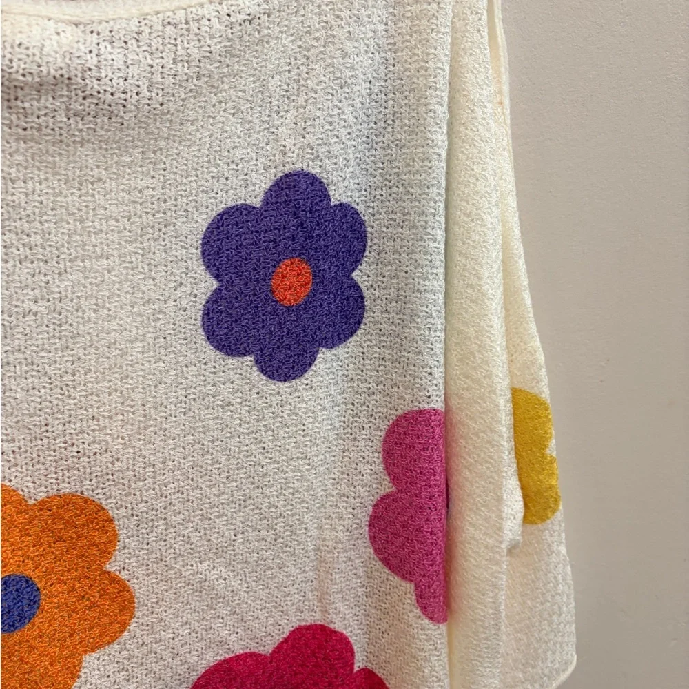 POL oversized vibrant floral top, large, whimsical boho retro inspired - Picture 9 of 9